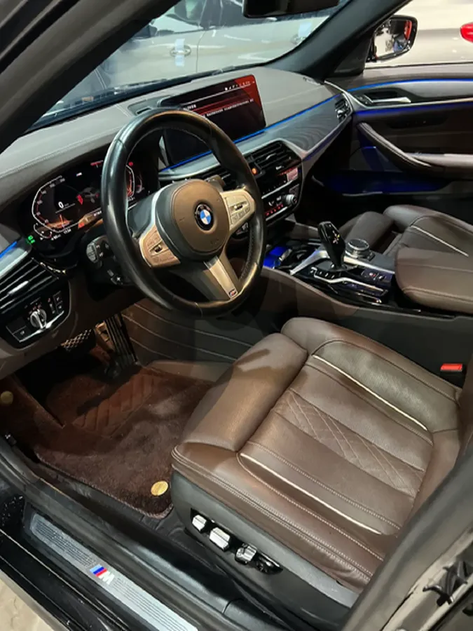 2022 BMW 5 Series 2.0T 252HP L4 8AT,autocango,china used car exporter,china ev exporter,chinese used car exporter,chinese used ev exporter