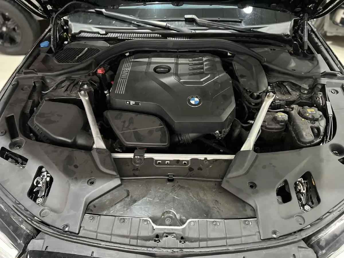 2022 BMW 5 Series 2.0T 252HP L4 8AT,autocango,china used car exporter,china ev exporter,chinese used car exporter,chinese used ev exporter