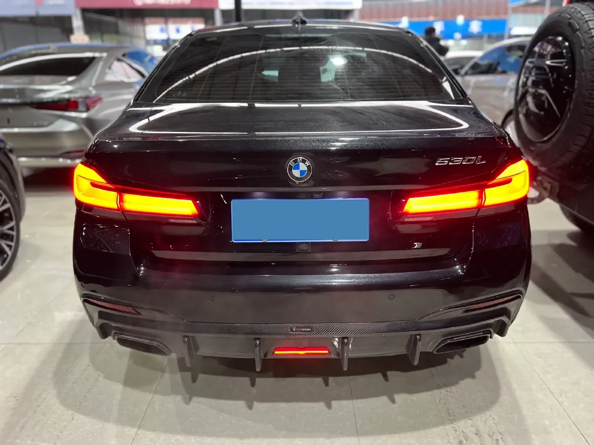 2022 BMW 5 Series 2.0T 252HP L4 8AT,autocango,china used car exporter,china ev exporter,chinese used car exporter,chinese used ev exporter