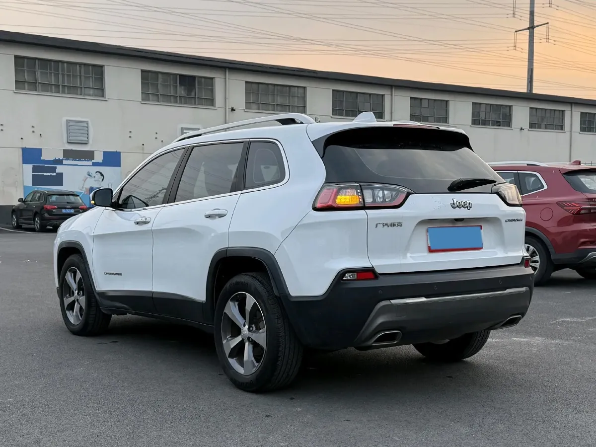 2020 Jeep Cherokee 2.0T 234HP L4 9AT,autocango,china used car exporter,china ev exporter,chinese used car exporter,chinese used ev exporter