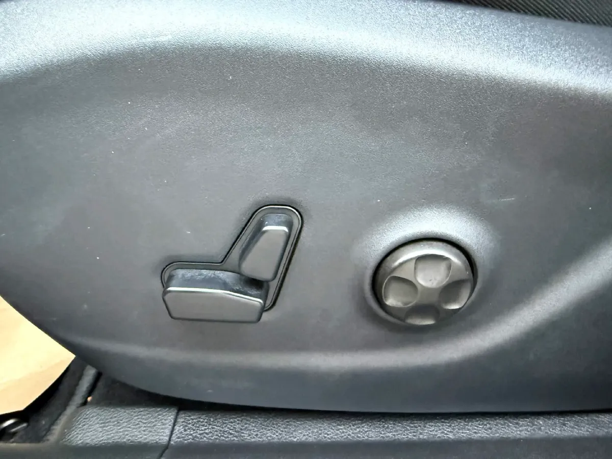 2020 Jeep Cherokee 2.0T 234HP L4 9AT,autocango,china used car exporter,china ev exporter,chinese used car exporter,chinese used ev exporter