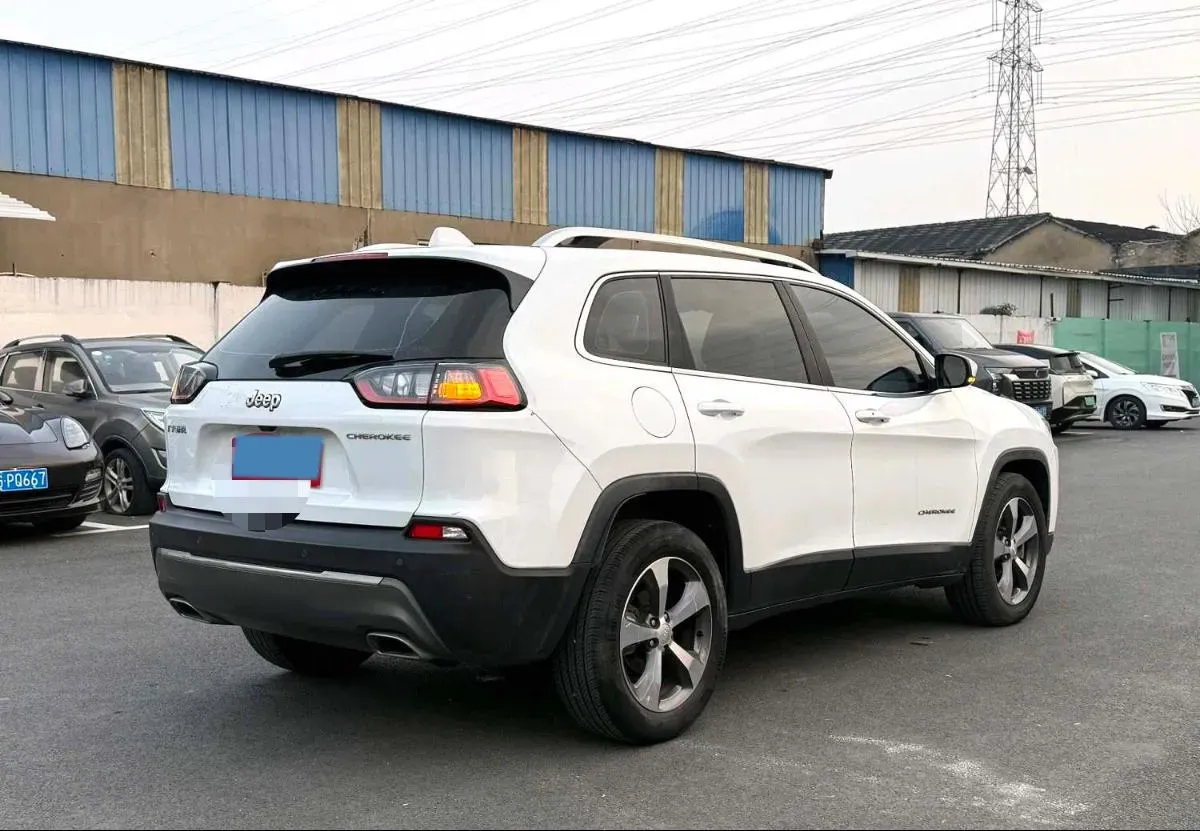 2020 Jeep Cherokee 2.0T 234HP L4 9AT,autocango,china used car exporter,china ev exporter,chinese used car exporter,chinese used ev exporter