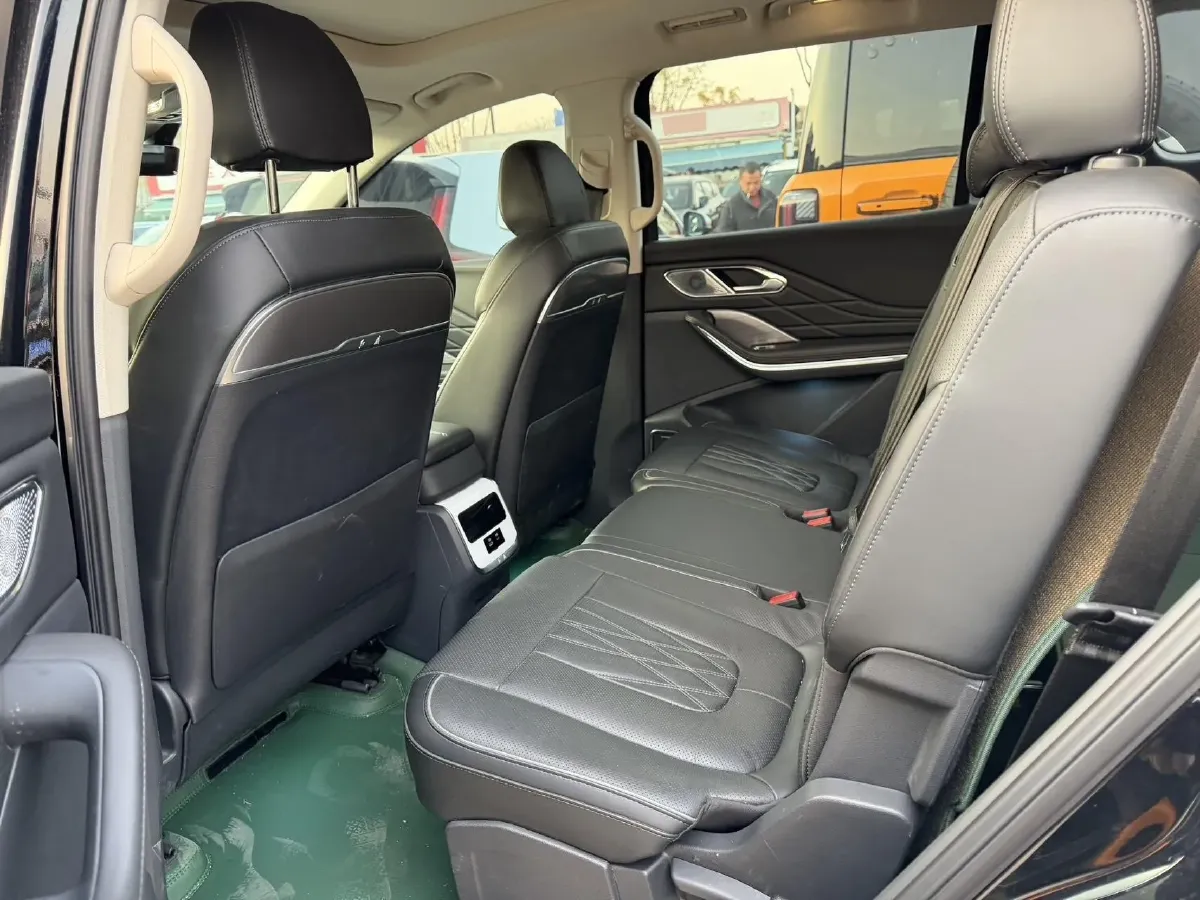 2025 HongQi HS7 2.0T 252HP L4 8AT,autocango,china used car exporter,china ev exporter,chinese used car exporter,chinese used ev exporter