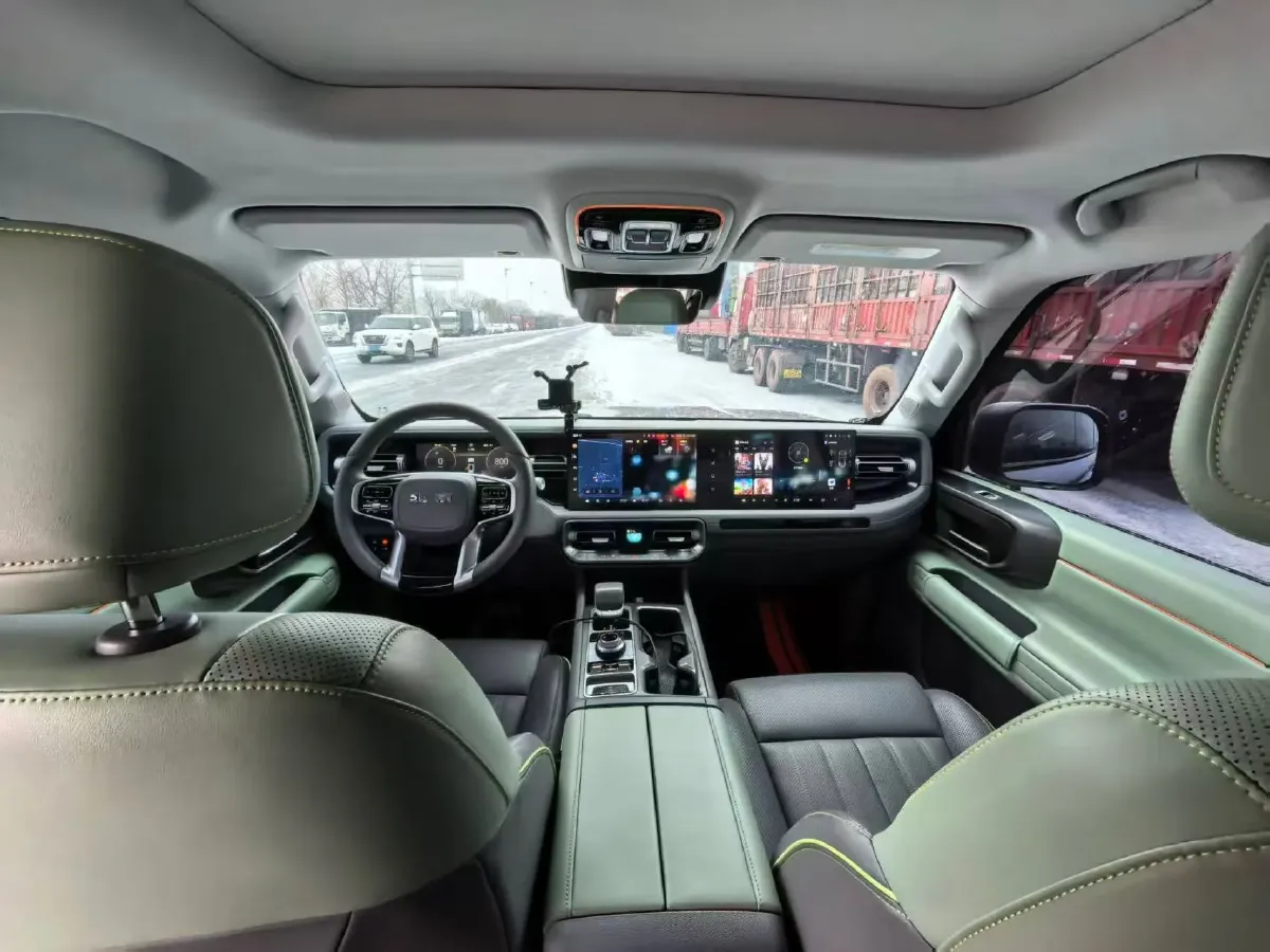 2024 Beijing BJ40 2.0T 245HP L4 8AT,autocango,china used car exporter,china ev exporter,chinese used car exporter,chinese used ev exporter