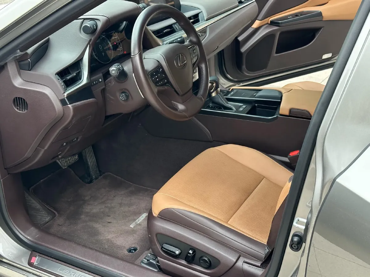 2020 Lexus ES 2.0L 173HP L4 CVT,autocango,china used car exporter,china ev exporter,chinese used car exporter,chinese used ev exporter