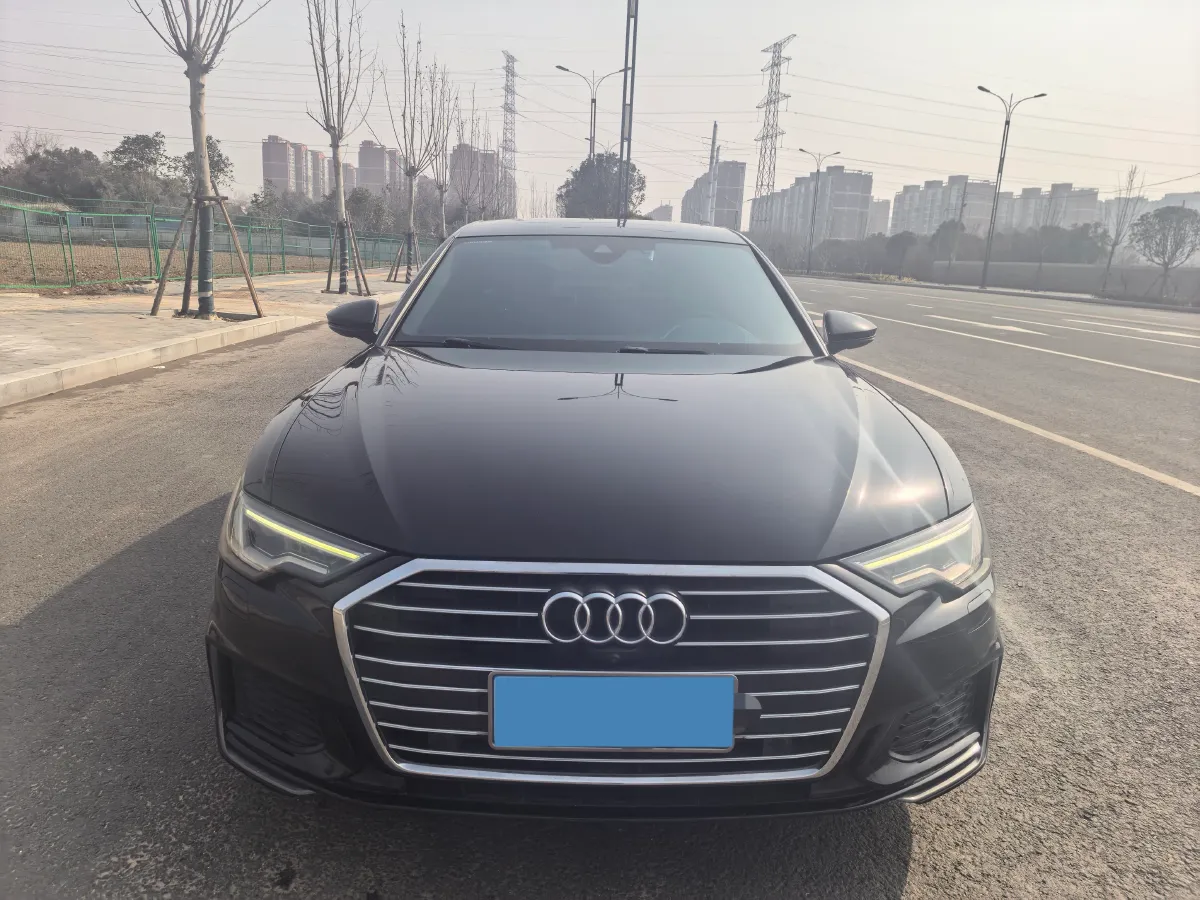 2022 Audi A6L 2.0T 224HP L4 7DCT,autocango,china used car exporter,china ev exporter,chinese used car exporter,chinese used ev exporter