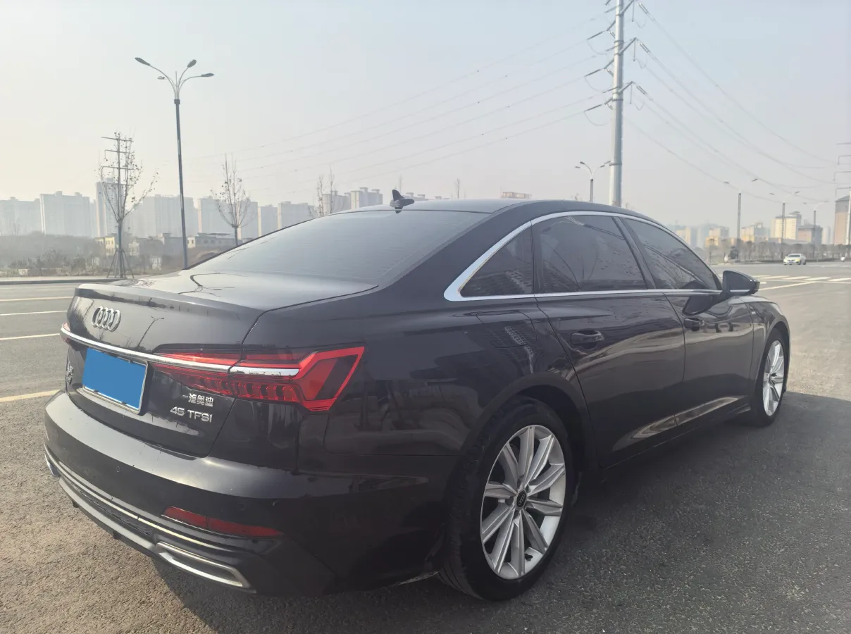 2022 Audi A6L 2.0T 224HP L4 7DCT,autocango,china used car exporter,china ev exporter,chinese used car exporter,chinese used ev exporter