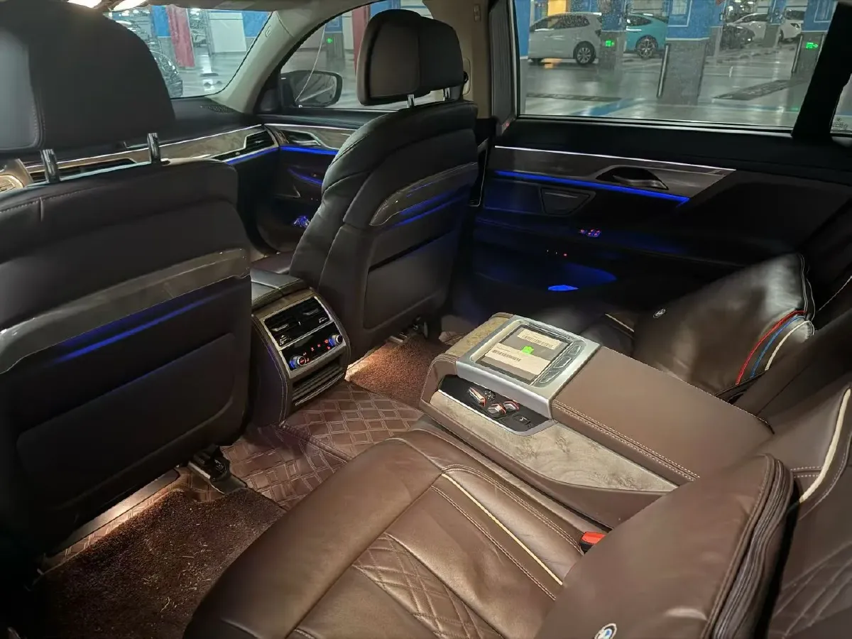 2021 BMW 7 Series 3.0T 340HP L6 8AT,autocango,china used car exporter,china ev exporter,chinese used car exporter,chinese used ev exporter