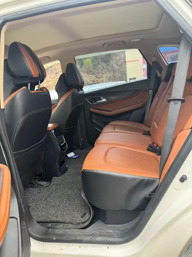 2017 BaoJun 560 1.5T 150HP L4 6MT,autocango,china used car exporter,china ev exporter,chinese used car exporter,chinese used ev exporter