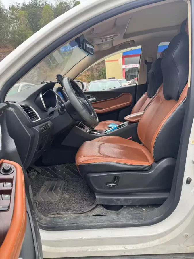 2017 BaoJun 560 1.5T 150HP L4 6MT,autocango,china used car exporter,china ev exporter,chinese used car exporter,chinese used ev exporter