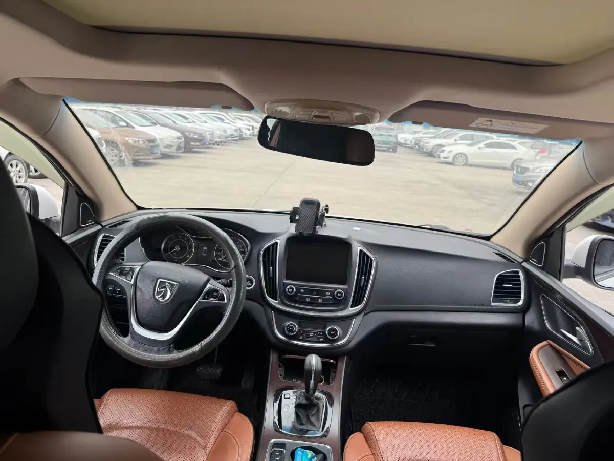 2017 BaoJun 560 1.5T 150HP L4 6MT,autocango,china used car exporter,china ev exporter,chinese used car exporter,chinese used ev exporter