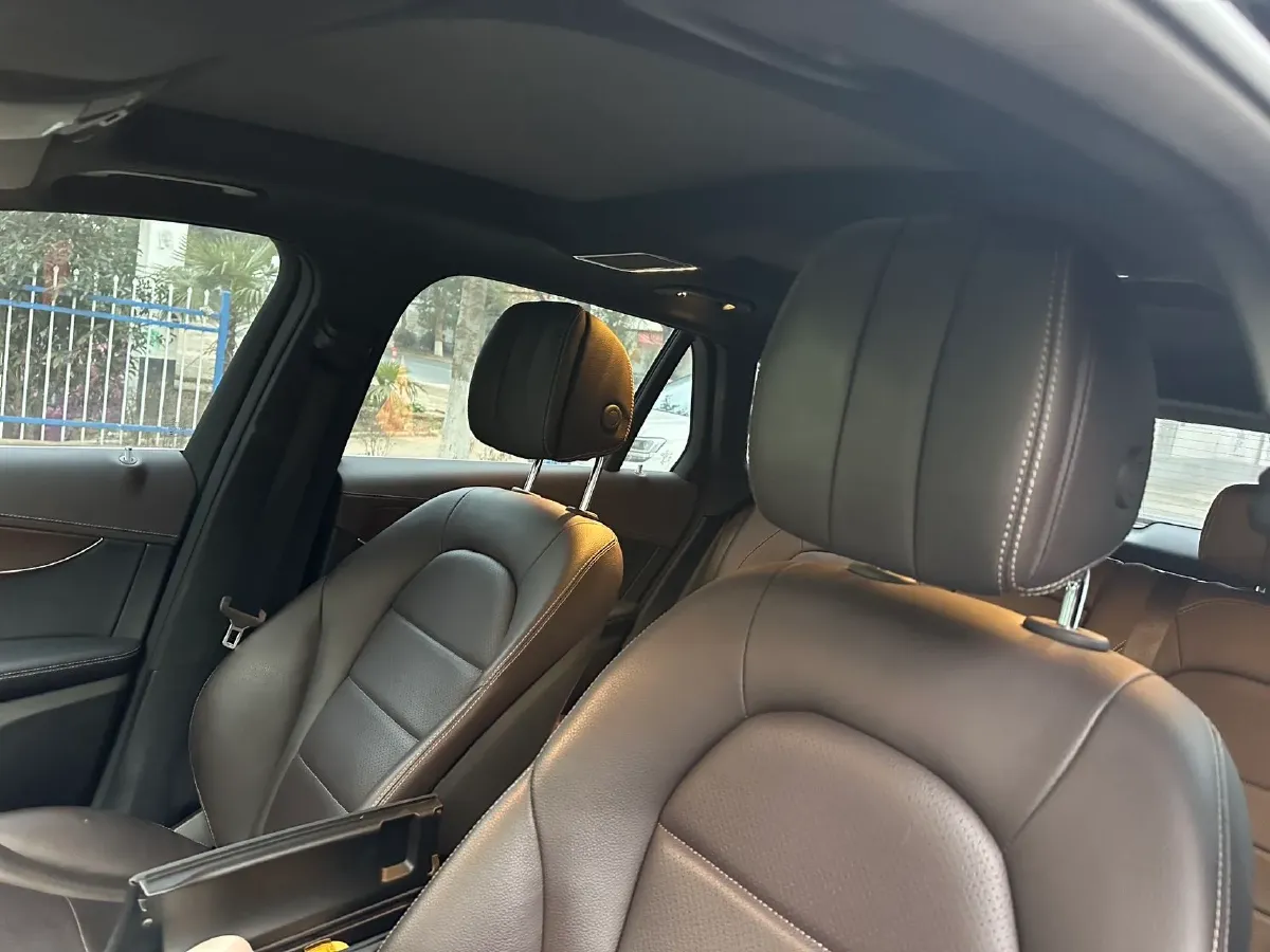 2022 Mercedes-Benz GLC Class 2.0T 258HP L4 9AT,autocango,china used car exporter,china ev exporter,chinese used car exporter,chinese used ev exporter