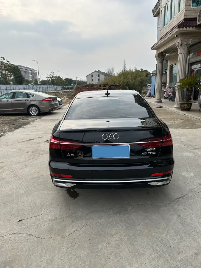 2025 Audi A6L 2.0T 245HP L4 7DCT,autocango,china used car exporter,china ev exporter,chinese used car exporter,chinese used ev exporter