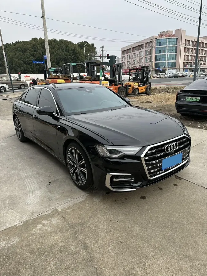 2025 Audi A6L 2.0T 245HP L4 7DCT,autocango,china used car exporter,china ev exporter,chinese used car exporter,chinese used ev exporter