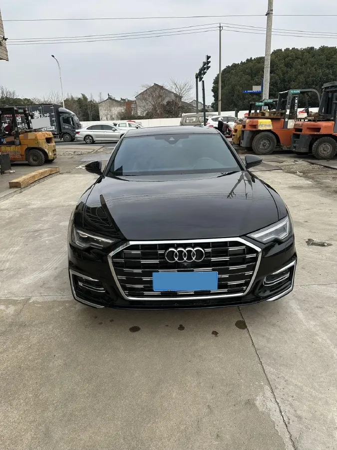 2025 Audi A6L 2.0T 245HP L4 7DCT,autocango,china used car exporter,china ev exporter,chinese used car exporter,chinese used ev exporter