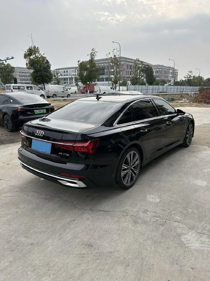 2025 Audi A6L 2.0T 245HP L4 7DCT,autocango,china used car exporter,china ev exporter,chinese used car exporter,chinese used ev exporter