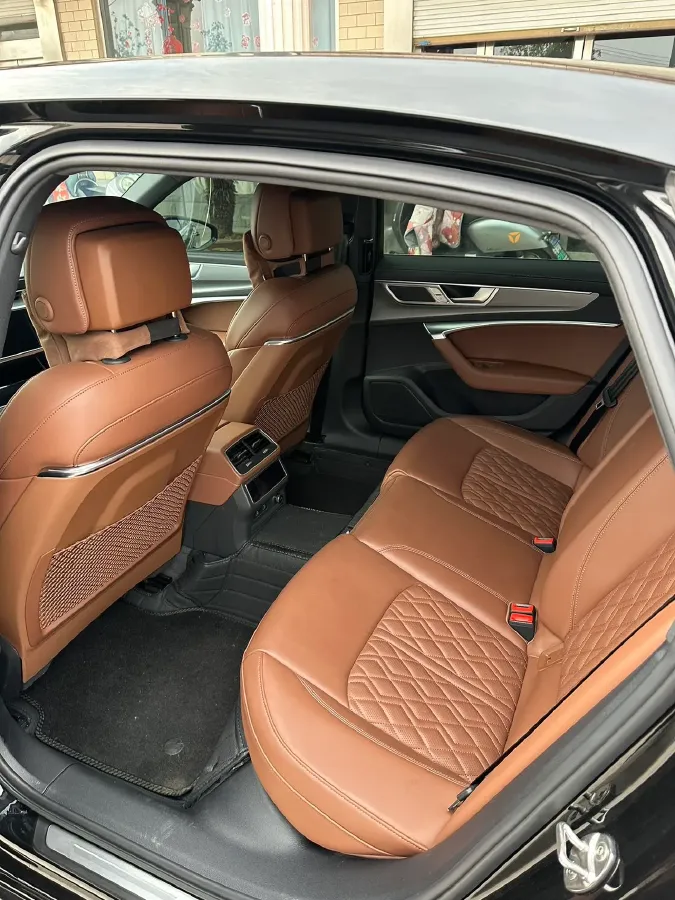 2025 Audi A6L 2.0T 245HP L4 7DCT,autocango,china used car exporter,china ev exporter,chinese used car exporter,chinese used ev exporter