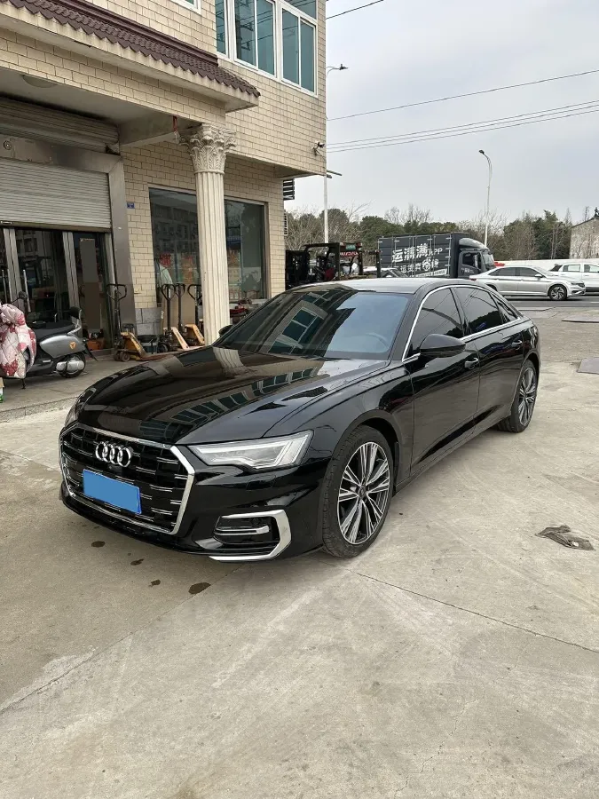 2025 Audi A6L 2.0T 245HP L4 7DCT,autocango,china used car exporter,china ev exporter,chinese used car exporter,chinese used ev exporter