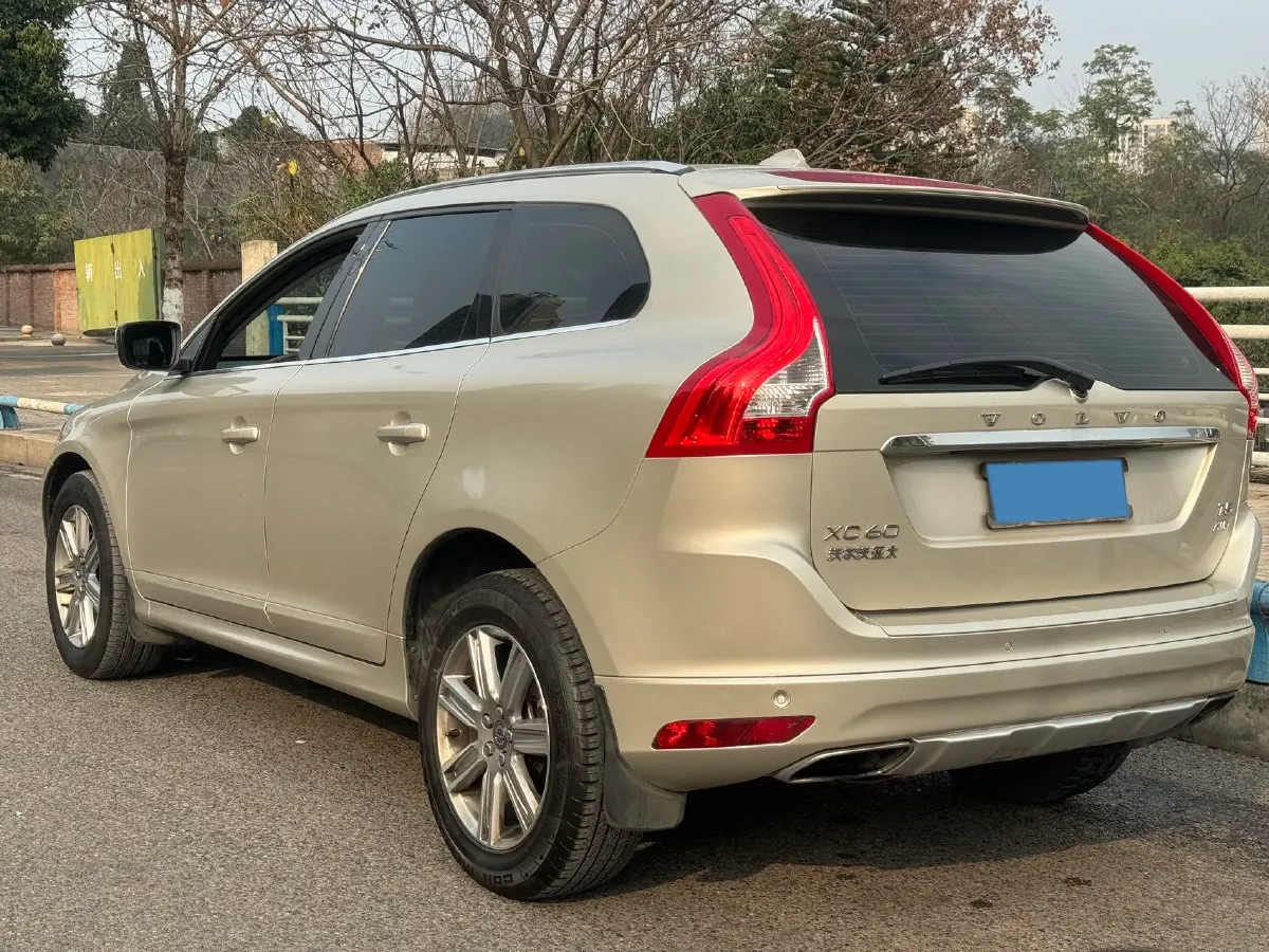2017 Volvo XC60 2.0T 245HP L4 8AT,autocango,china used car exporter,china ev exporter,chinese used car exporter,chinese used ev exporter