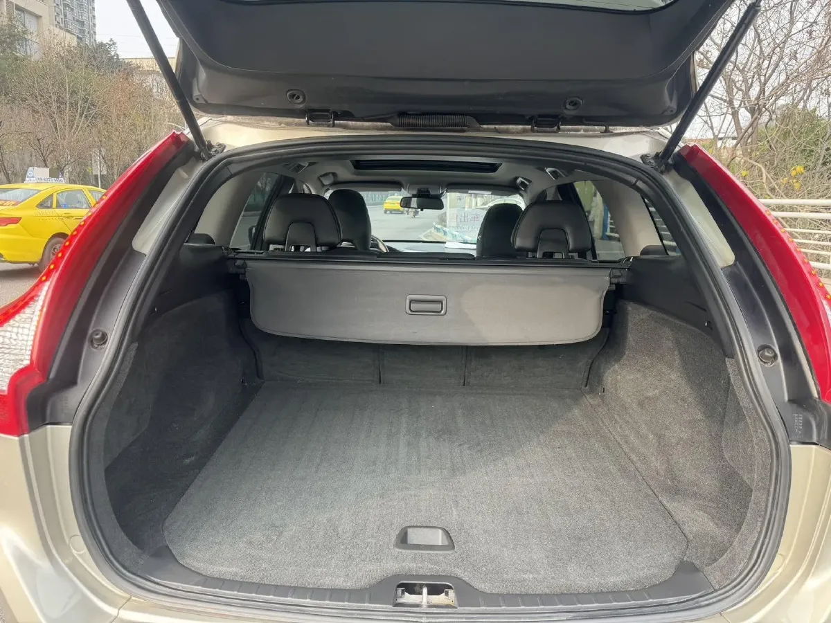 2017 Volvo XC60 2.0T 245HP L4 8AT,autocango,china used car exporter,china ev exporter,chinese used car exporter,chinese used ev exporter