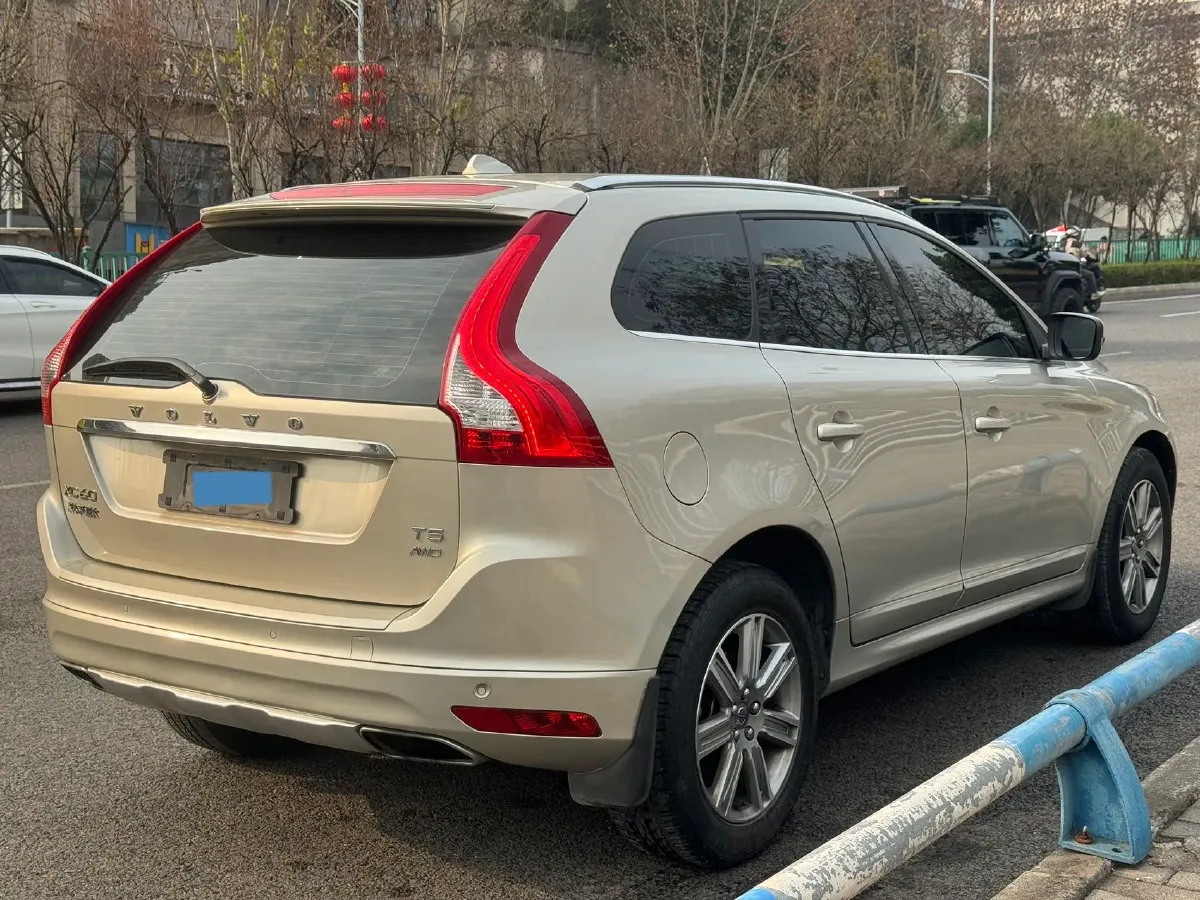 2017 Volvo XC60 2.0T 245HP L4 8AT,autocango,china used car exporter,china ev exporter,chinese used car exporter,chinese used ev exporter