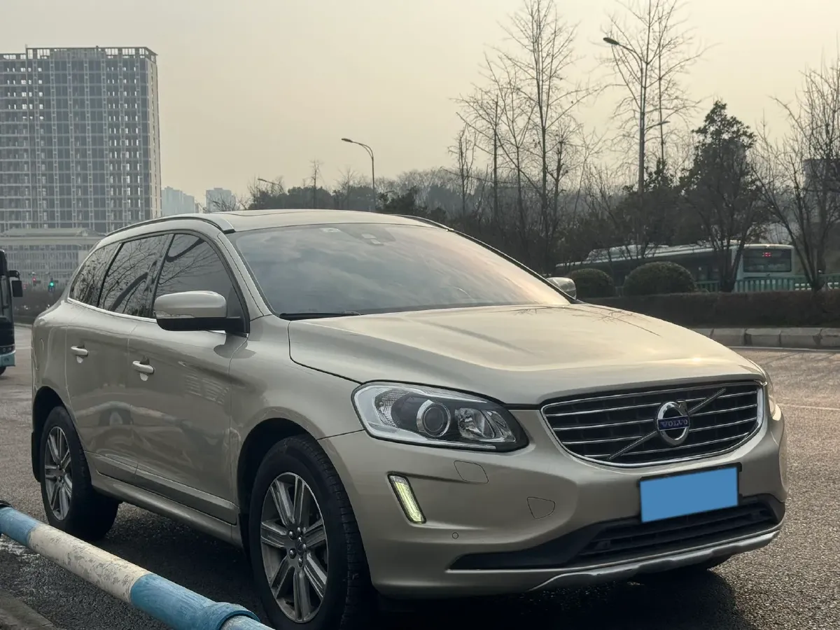 2017 Volvo XC60 2.0T 245HP L4 8AT,autocango,china used car exporter,china ev exporter,chinese used car exporter,chinese used ev exporter