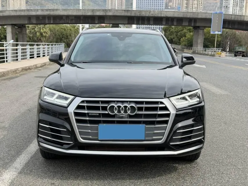 2020 Audi Q5L 2.0T 190HP L4 7DCT,autocango,china used car exporter,china ev exporter,chinese used car exporter,chinese used ev exporter