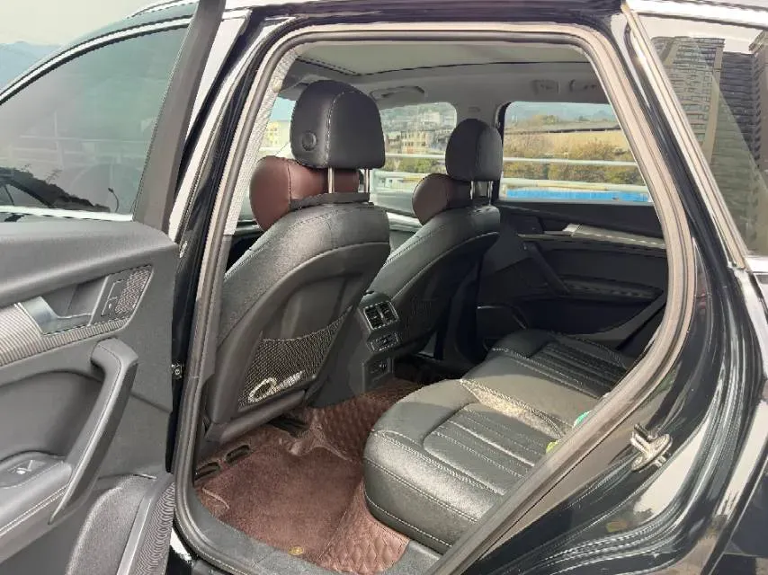 2020 Audi Q5L 2.0T 190HP L4 7DCT,autocango,china used car exporter,china ev exporter,chinese used car exporter,chinese used ev exporter