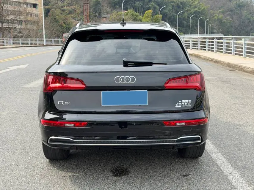 2020 Audi Q5L 2.0T 190HP L4 7DCT,autocango,china used car exporter,china ev exporter,chinese used car exporter,chinese used ev exporter