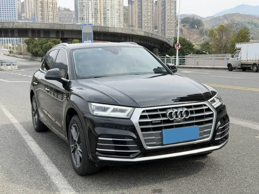 2020 Audi Q5L 2.0T 190HP L4 7DCT,autocango,china used car exporter,china ev exporter,chinese used car exporter,chinese used ev exporter