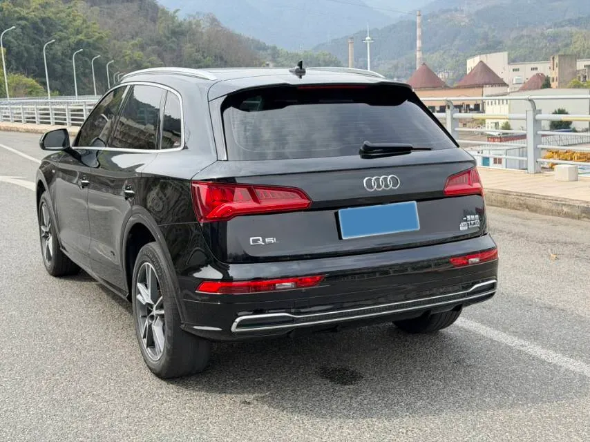 2020 Audi Q5L 2.0T 190HP L4 7DCT,autocango,china used car exporter,china ev exporter,chinese used car exporter,chinese used ev exporter