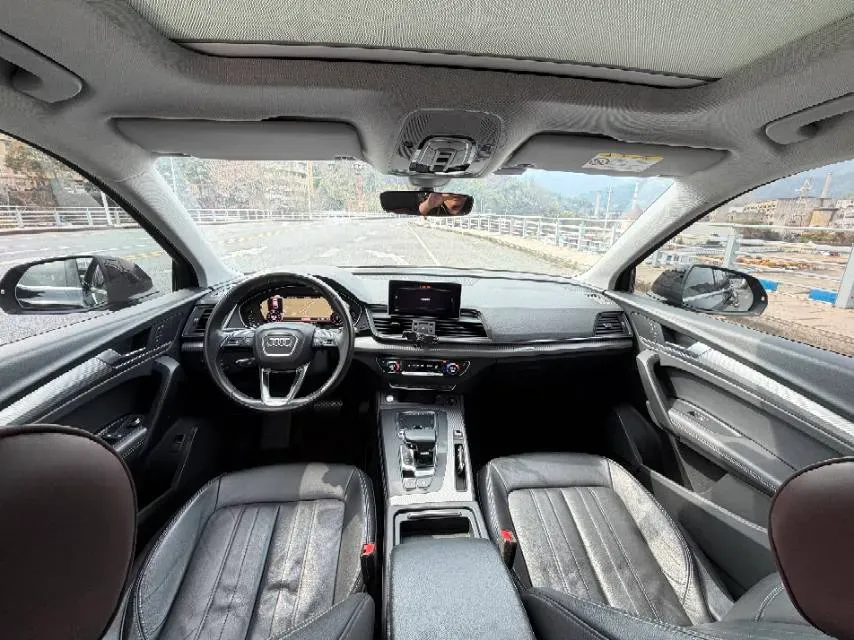 2020 Audi Q5L 2.0T 190HP L4 7DCT,autocango,china used car exporter,china ev exporter,chinese used car exporter,chinese used ev exporter