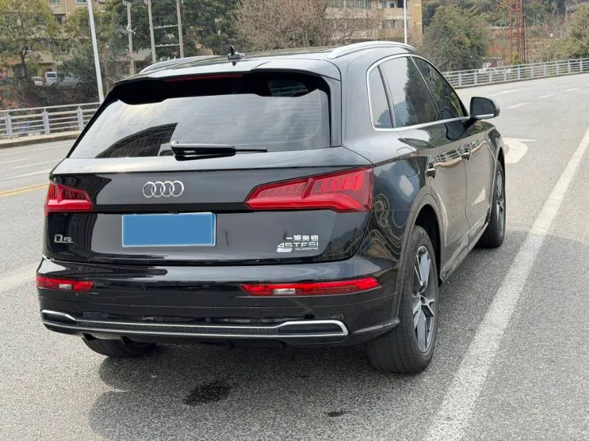 2020 Audi Q5L 2.0T 190HP L4 7DCT,autocango,china used car exporter,china ev exporter,chinese used car exporter,chinese used ev exporter