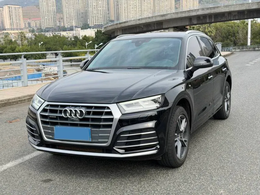 2020 Audi Q5L 2.0T 190HP L4 7DCT,autocango,china used car exporter,china ev exporter,chinese used car exporter,chinese used ev exporter