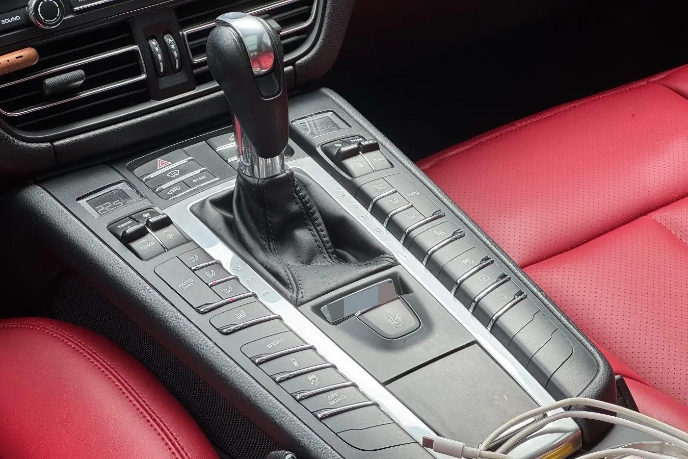 2018 Porsche Macan 2.0T 252HP L4 7DCT,autocango,china used car exporter,china ev exporter,chinese used car exporter,chinese used ev exporter