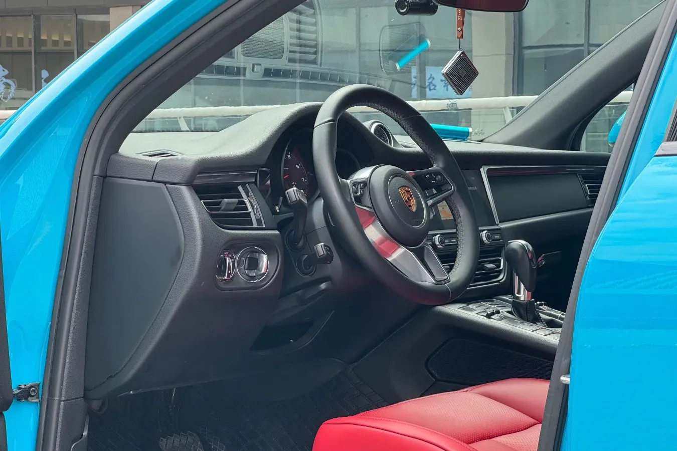 2018 Porsche Macan 2.0T 252HP L4 7DCT,autocango,china used car exporter,china ev exporter,chinese used car exporter,chinese used ev exporter