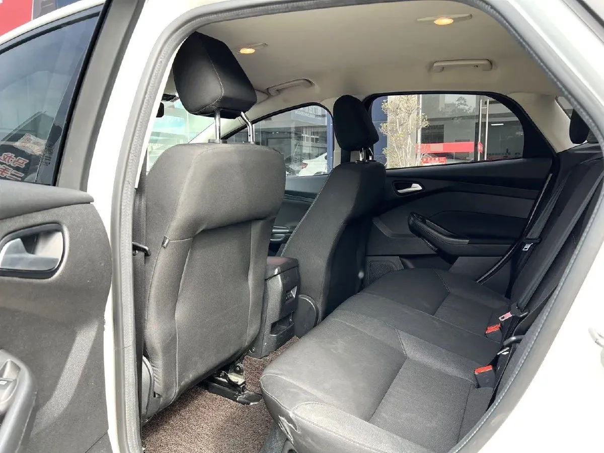 2017 Ford Focus 1.6L 125HP L4 6DCT,autocango,china used car exporter,china ev exporter,chinese used car exporter,chinese used ev exporter