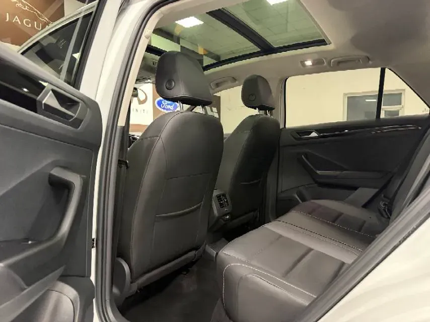 2022 Volkswagen T-Roc 1.4T 150HP L4 7DCT,autocango,china used car exporter,china ev exporter,chinese used car exporter,chinese used ev exporter