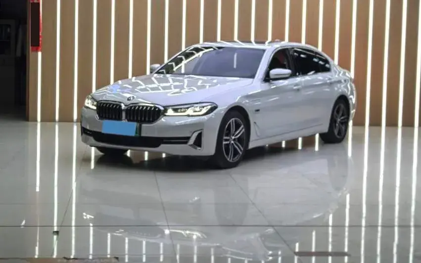 2022 BMW 5 Series 2.0T 184HP L4 8AT PHEV 17.7KWH