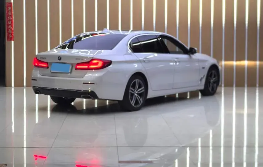 2022 BMW 5 Series 2.0T 184HP L4 8AT PHEV 17.7KWH,autocango,china used car exporter,china ev exporter,chinese used car exporter,chinese used ev exporter