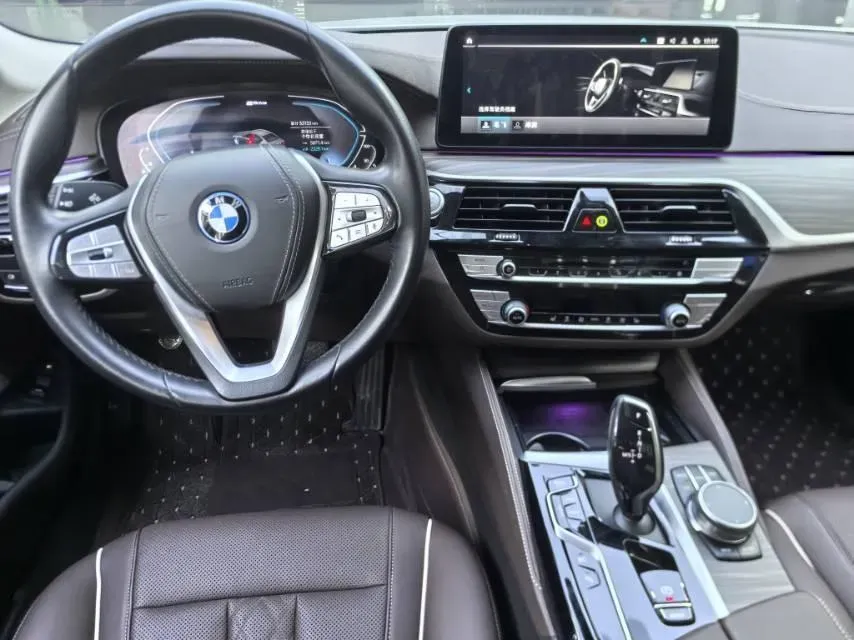 2022 BMW 5 Series 2.0T 184HP L4 8AT PHEV 17.7KWH,autocango,china used car exporter,china ev exporter,chinese used car exporter,chinese used ev exporter