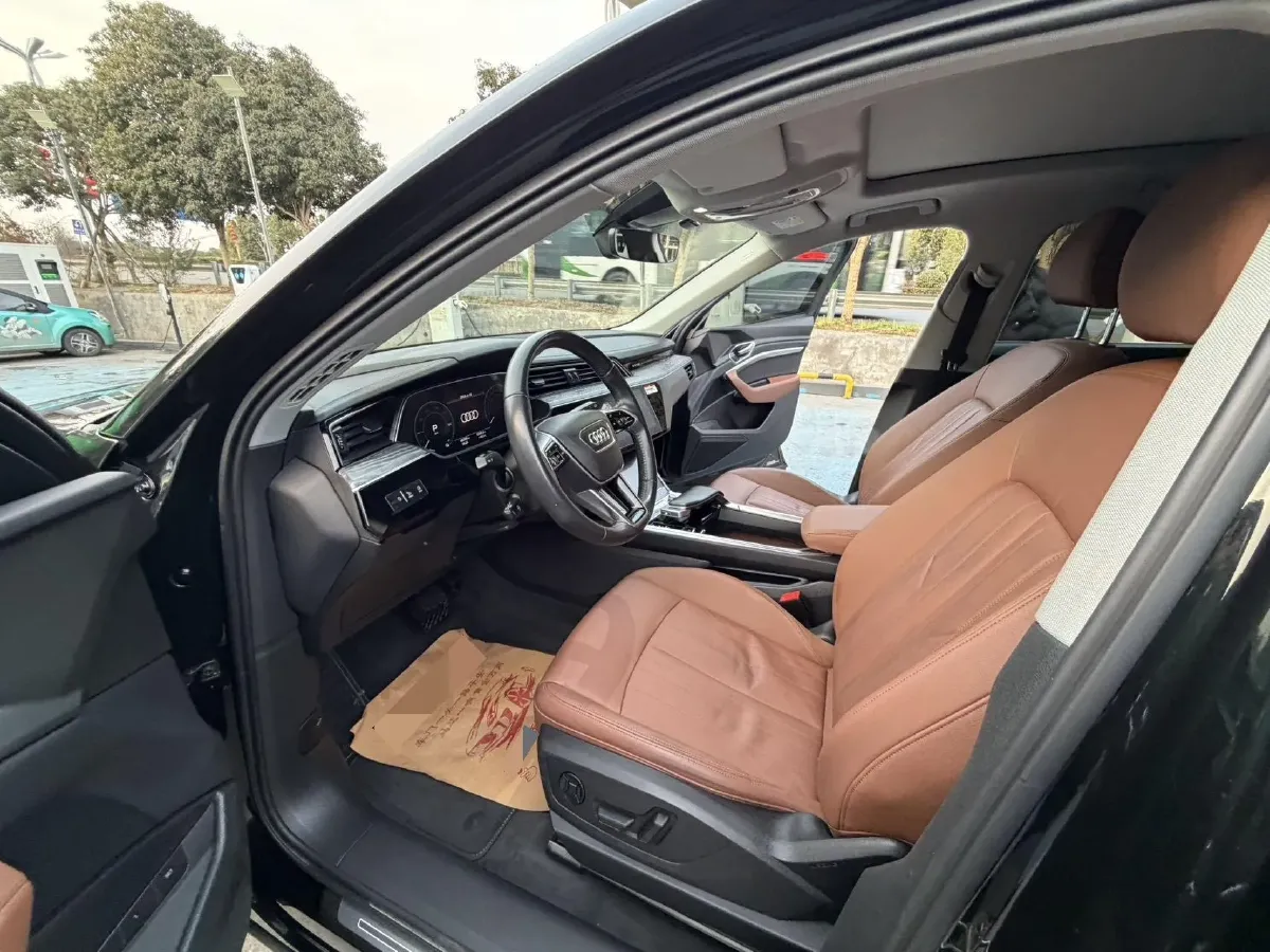 2019 Audi e-tron 2AT BEV 95KWH,autocango,china used car exporter,china ev exporter,chinese used car exporter,chinese used ev exporter