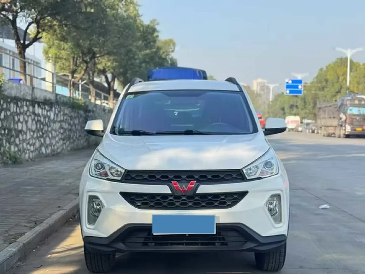 2019 WuLing HongGuang S3 1.5L 99HP L4 6MT,autocango,china used car exporter,china ev exporter,chinese used car exporter,chinese used ev exporter