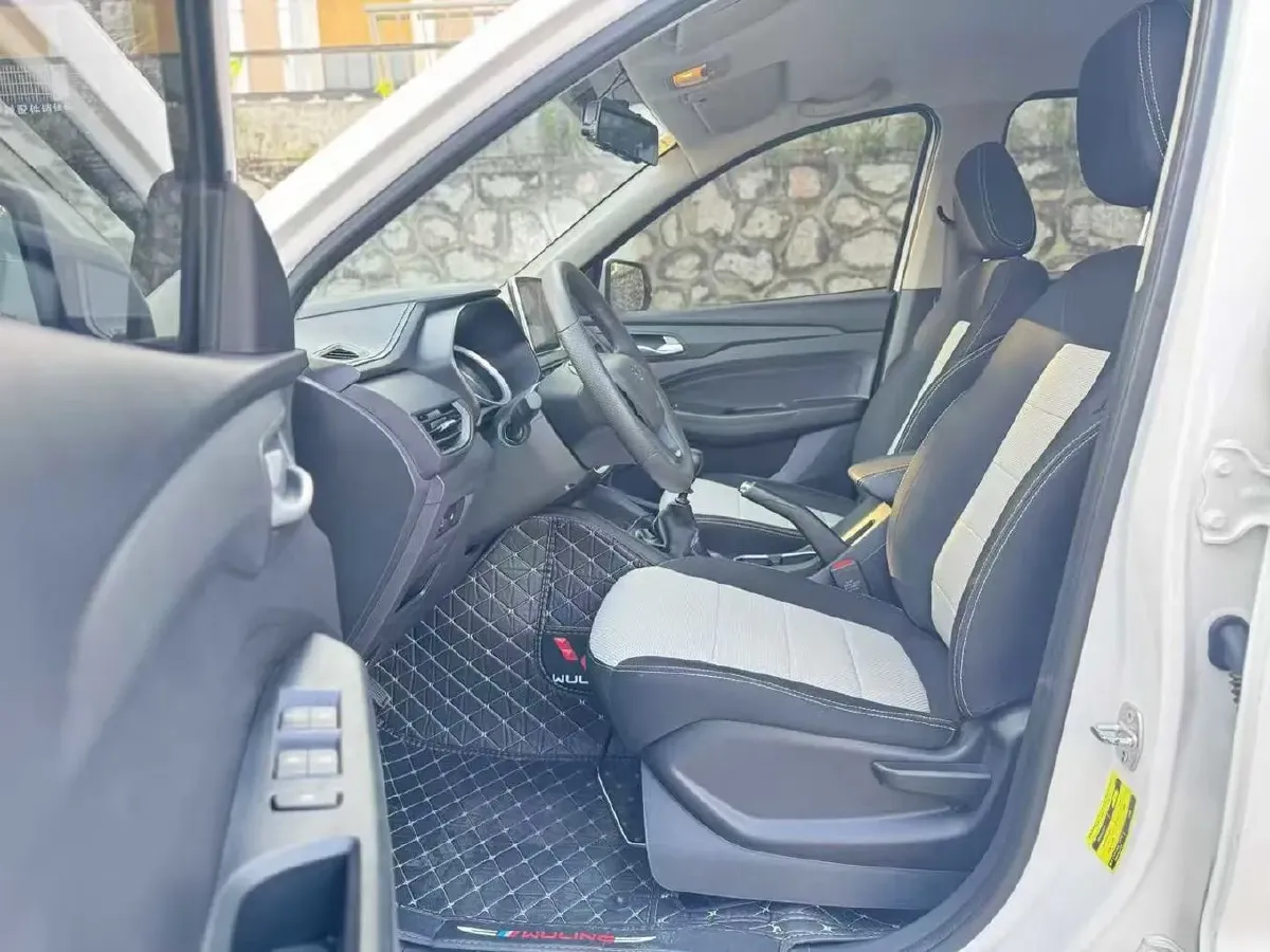 2019 WuLing HongGuang S3 1.5L 99HP L4 6MT,autocango,china used car exporter,china ev exporter,chinese used car exporter,chinese used ev exporter