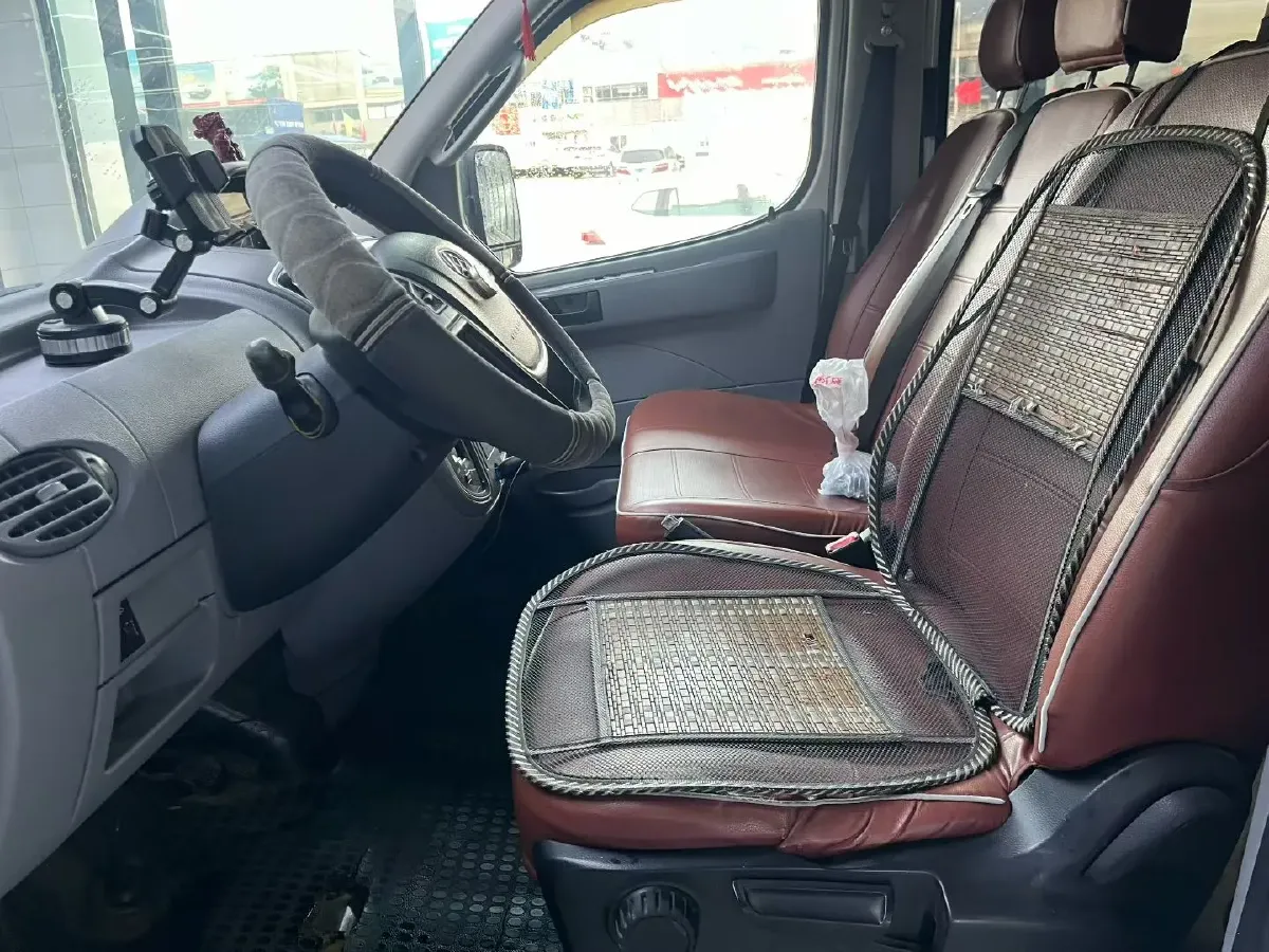 2018 MAXUS XinTu V80 2.5T 136HP L4 6MT,autocango,china used car exporter,china ev exporter,chinese used car exporter,chinese used ev exporter