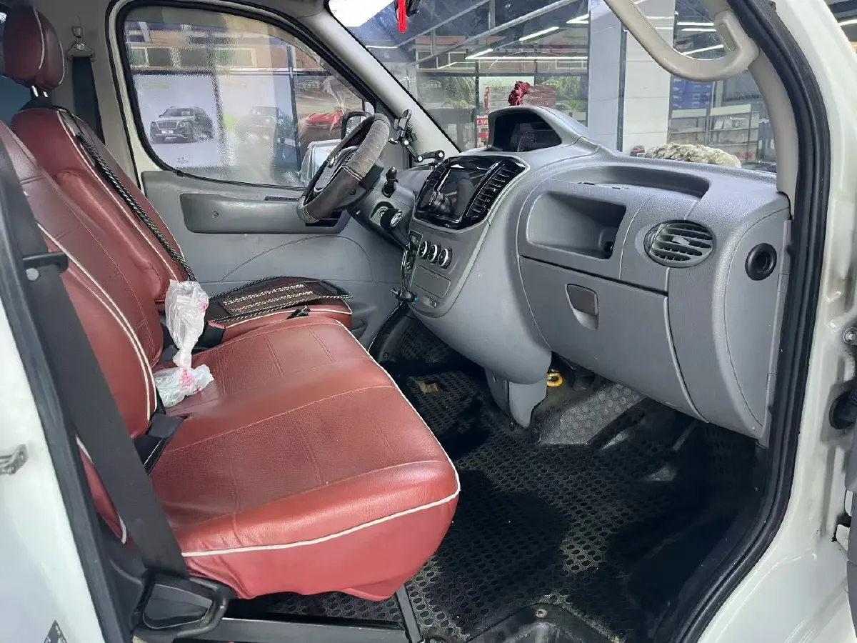 2018 MAXUS XinTu V80 2.5T 136HP L4 6MT,autocango,china used car exporter,china ev exporter,chinese used car exporter,chinese used ev exporter