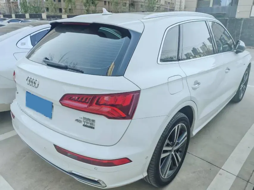 2020 Audi Q5L 2.0T 252HP L4 7DCT,autocango,china used car exporter,china ev exporter,chinese used car exporter,chinese used ev exporter