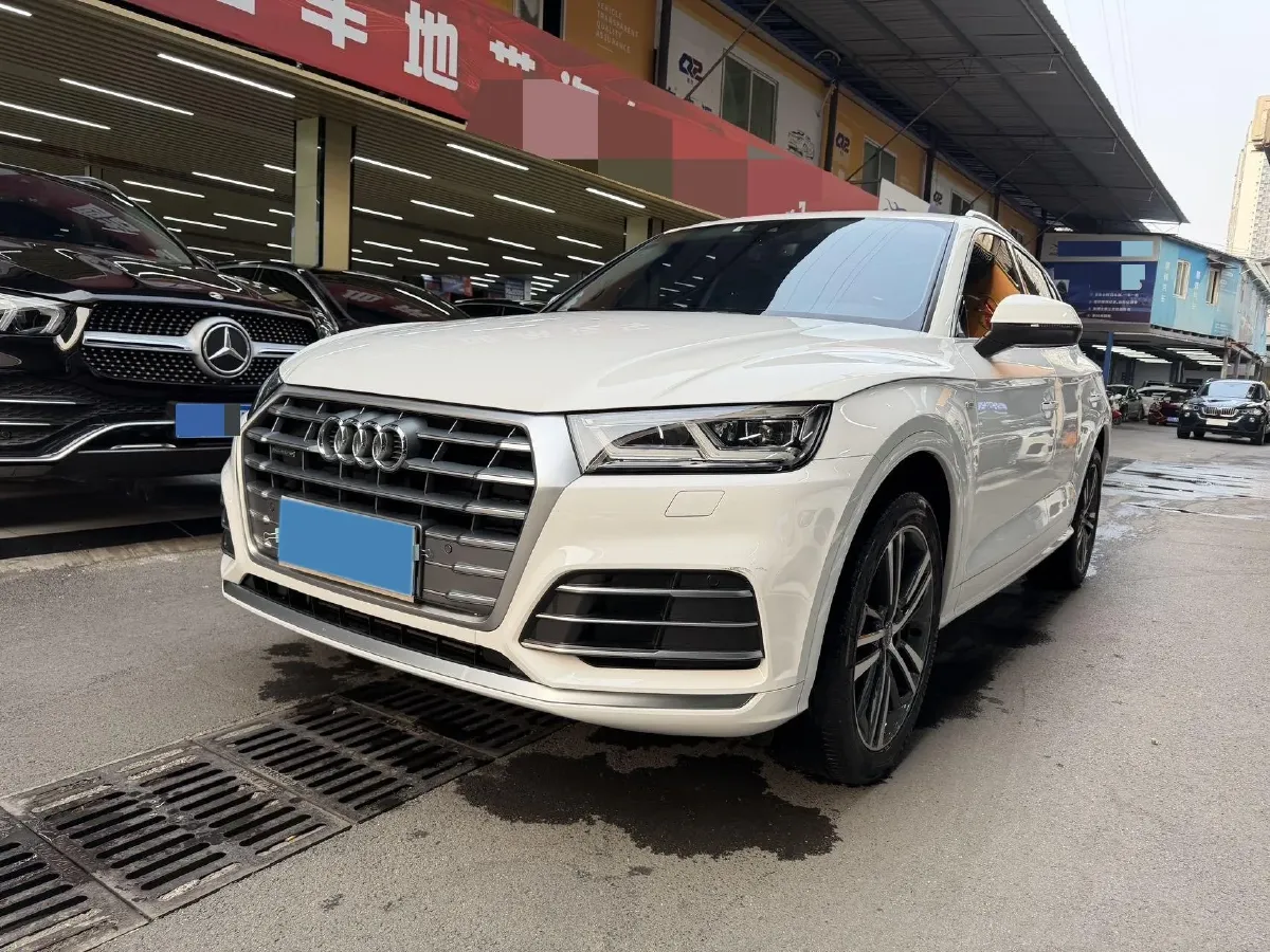 2020 Audi Q5L 2.0T 190HP L4 7DCT,autocango,china used car exporter,china ev exporter,chinese used car exporter,chinese used ev exporter