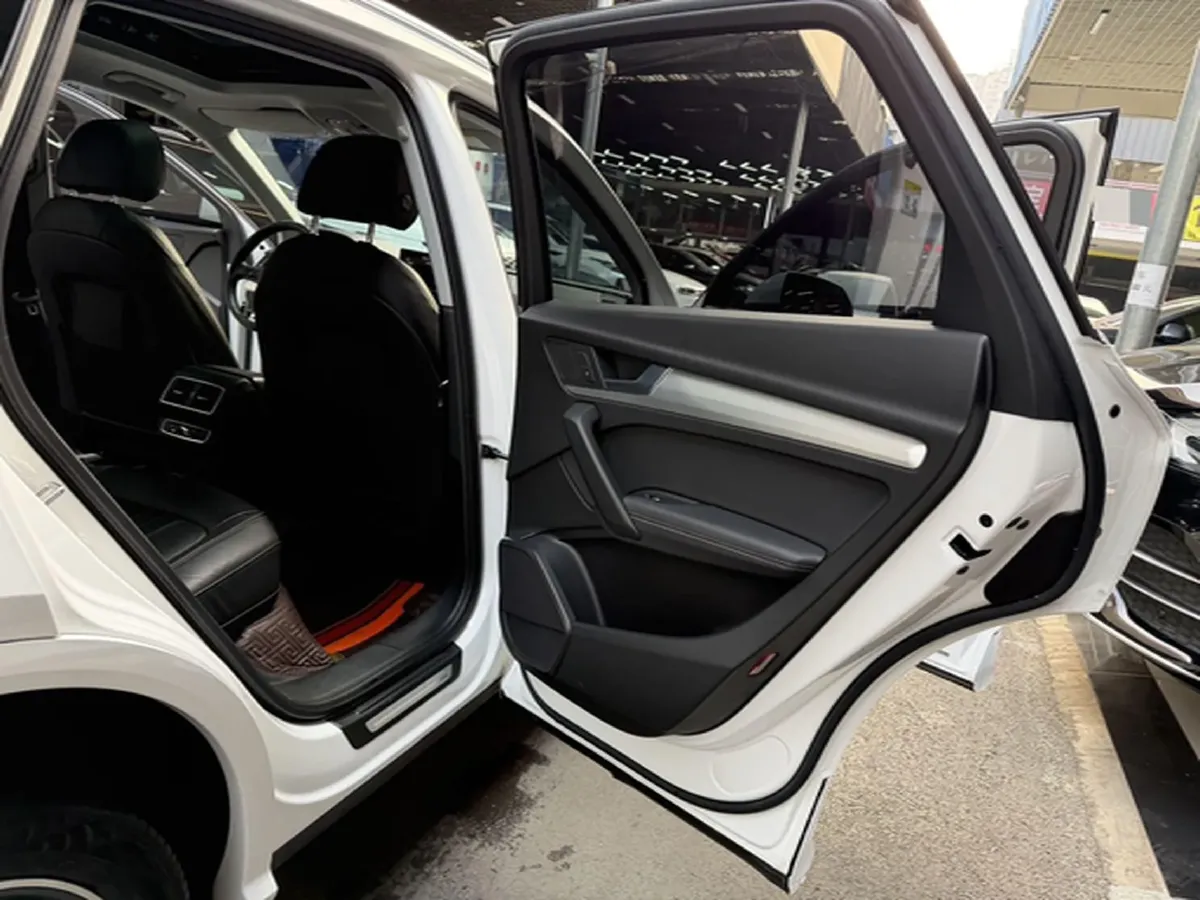 2020 Audi Q5L 2.0T 190HP L4 7DCT,autocango,china used car exporter,china ev exporter,chinese used car exporter,chinese used ev exporter