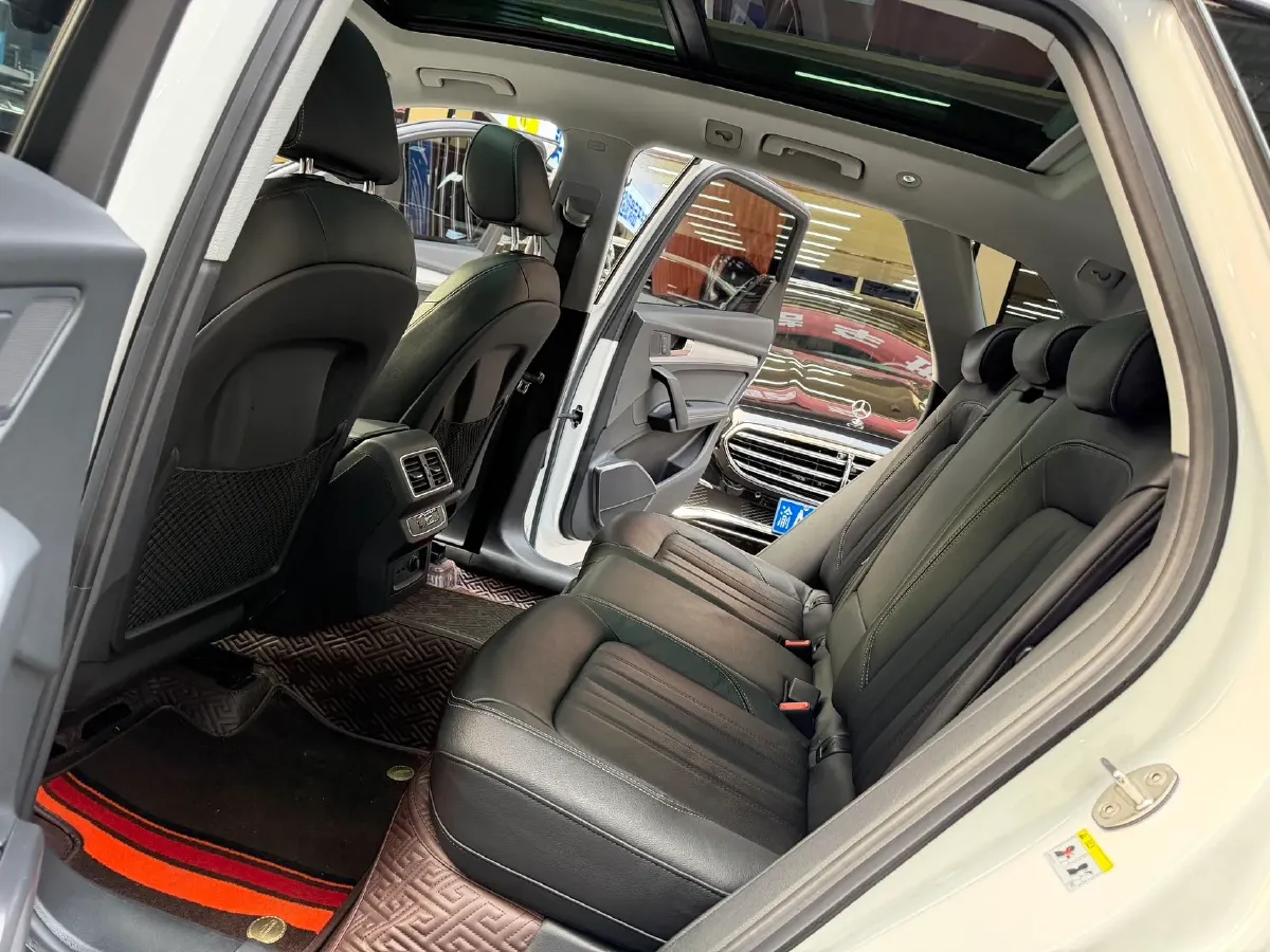 2020 Audi Q5L 2.0T 190HP L4 7DCT,autocango,china used car exporter,china ev exporter,chinese used car exporter,chinese used ev exporter